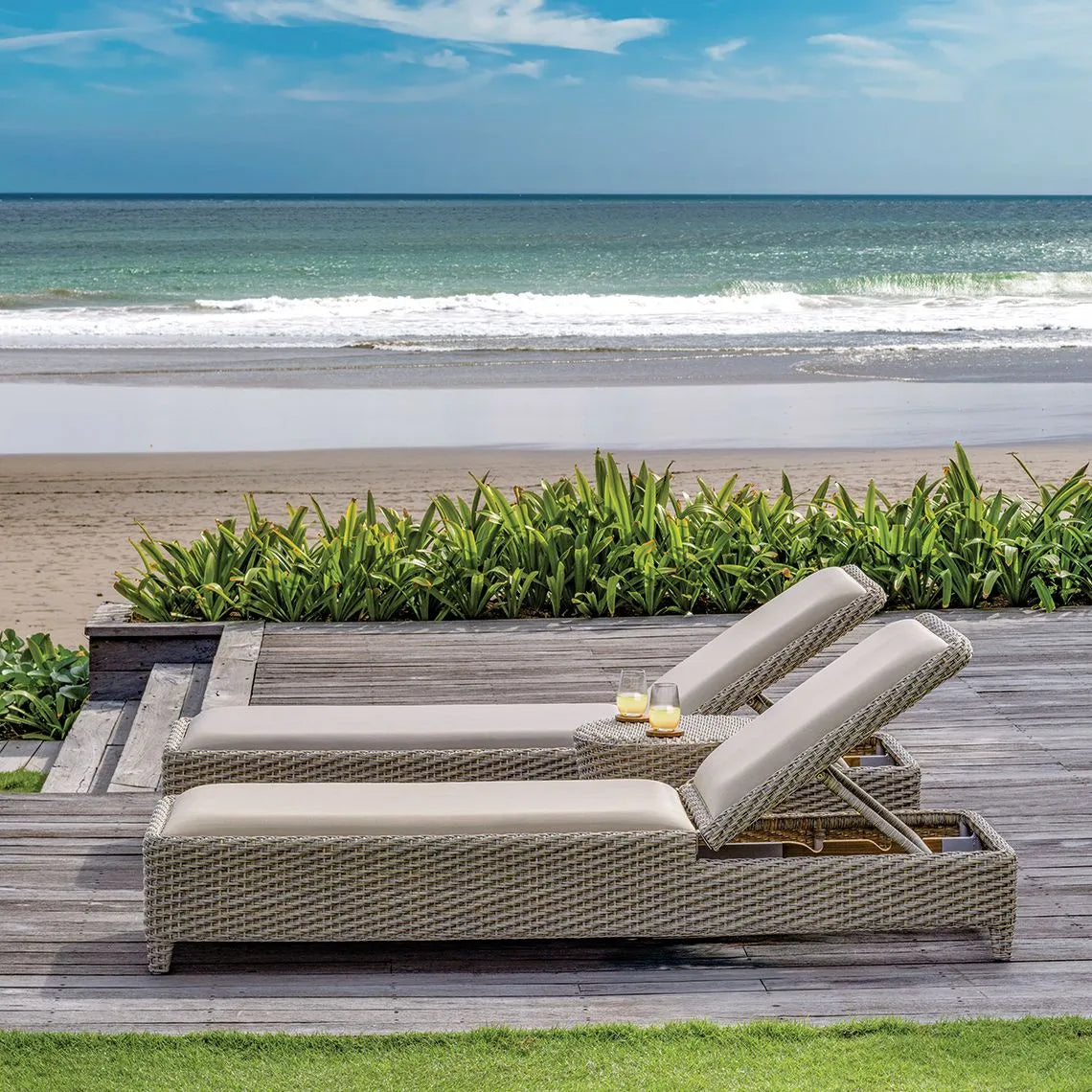 Biscayne Chaise