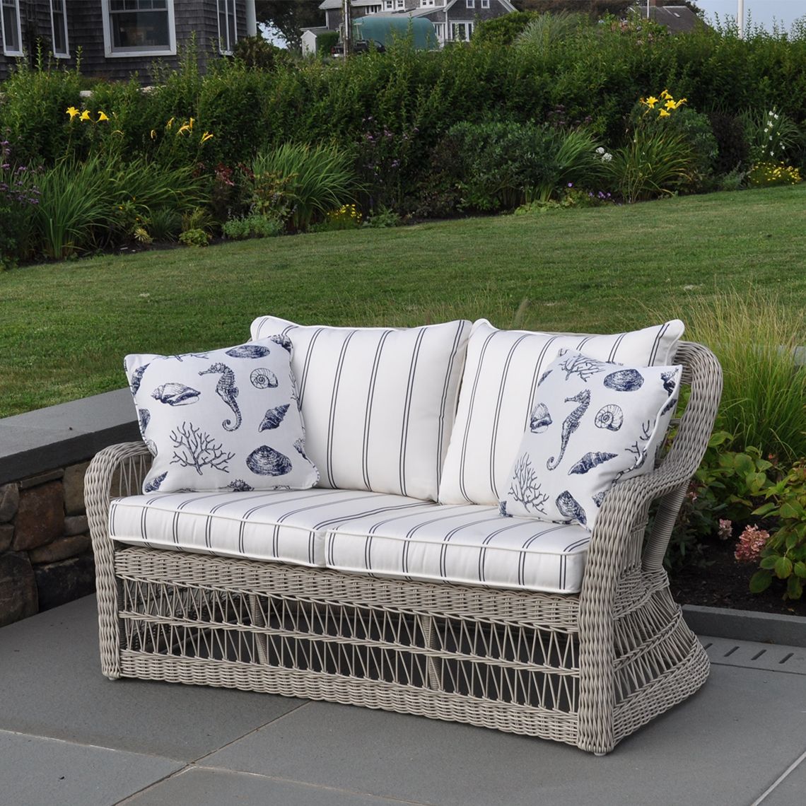 Southampton Settee
