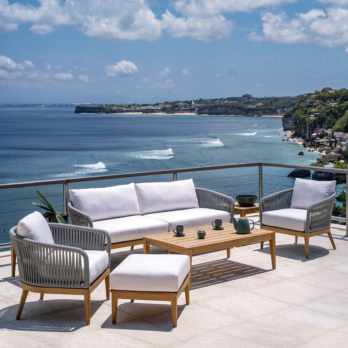 Lucia Sofa