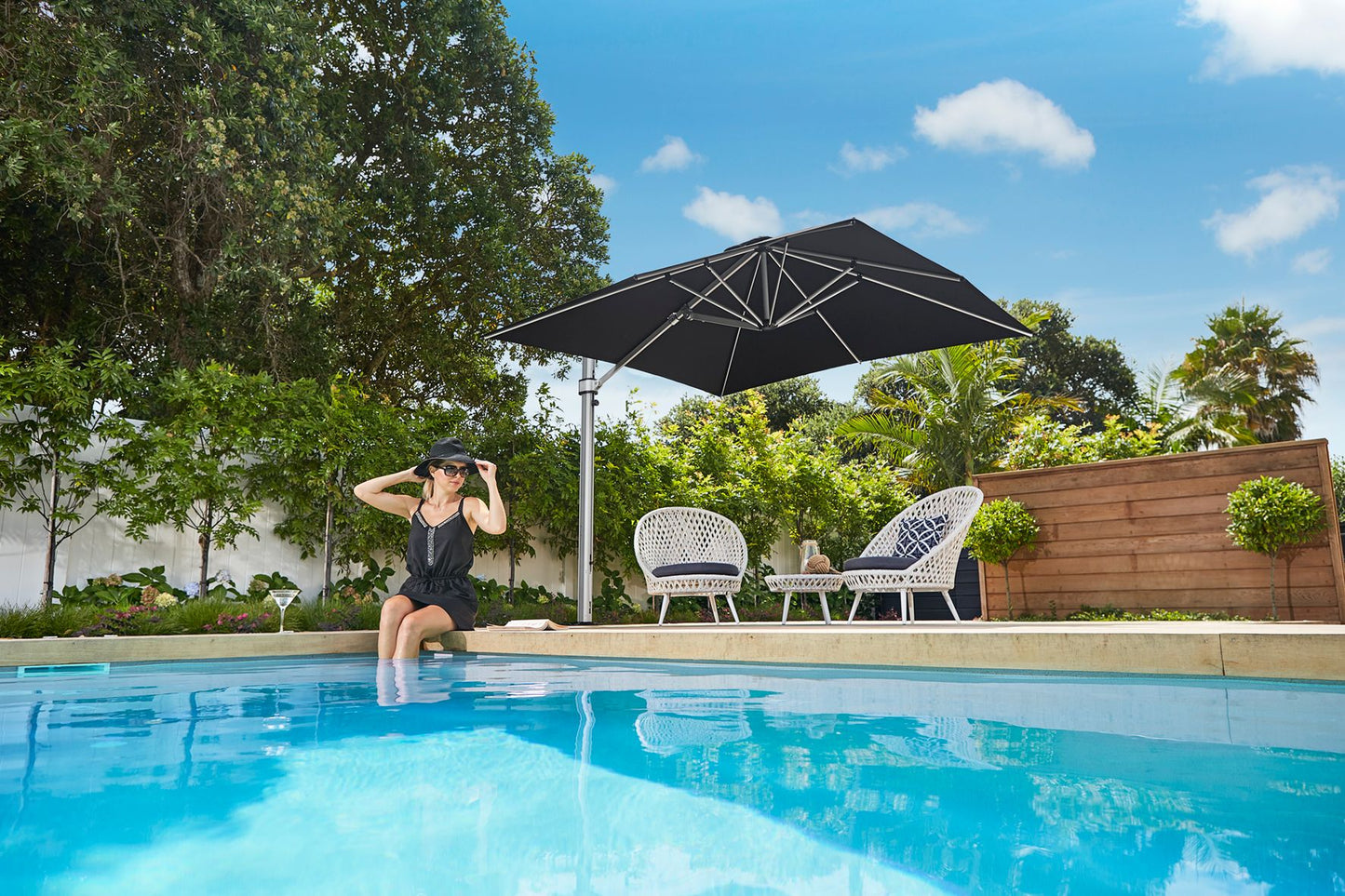 Eclipse 10' x 10' Square Cantilever