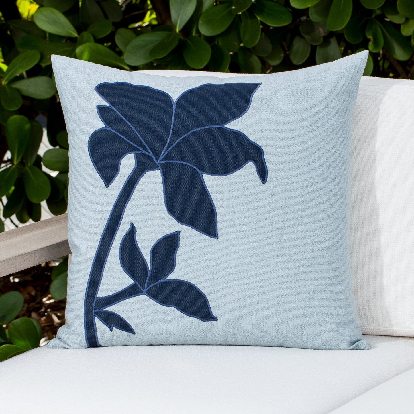 Botanica Lily 22"x22" Toss Pillow