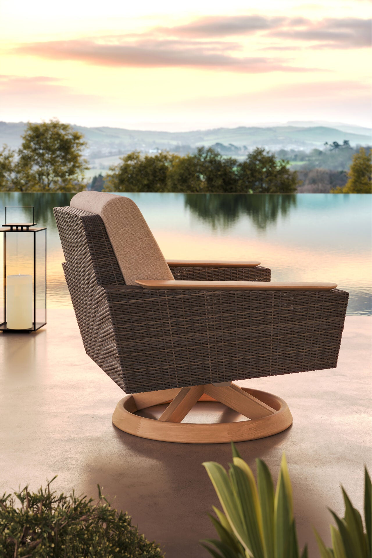 Inception Swivel Rocker