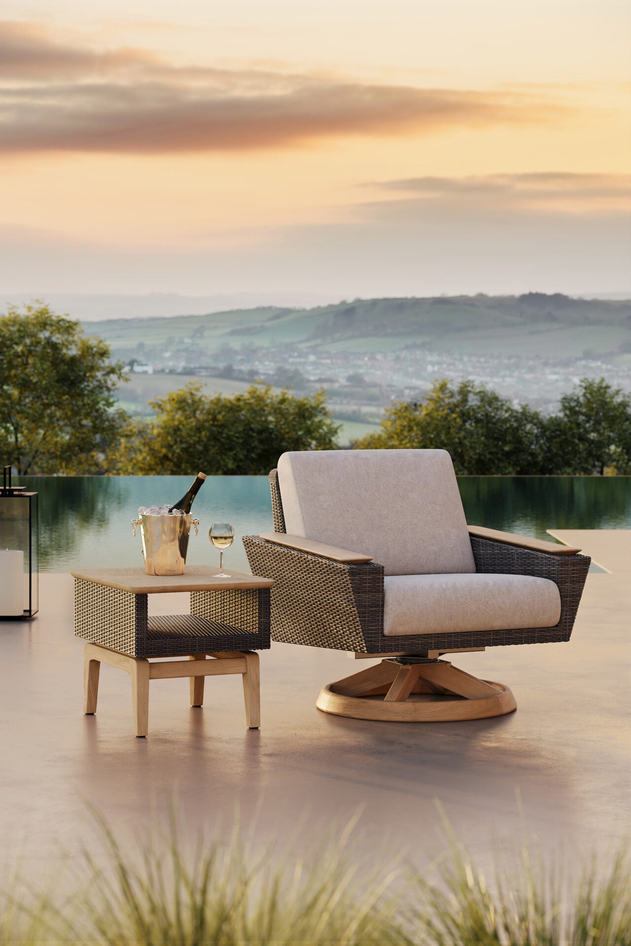Inception Swivel Rocker