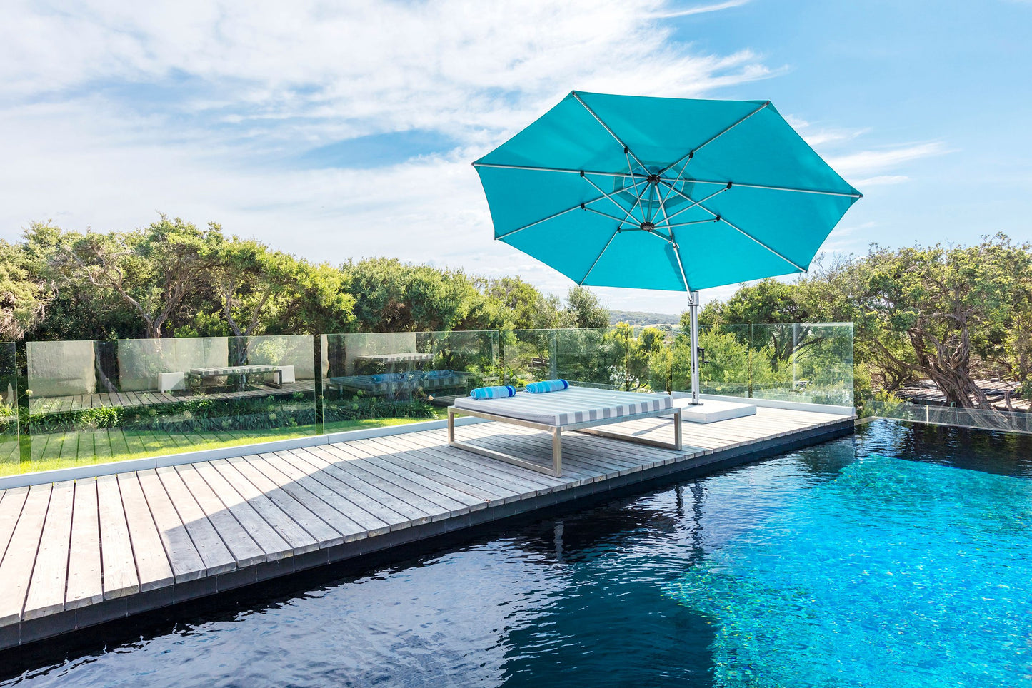 Eclipse 13' Octagon Cantilever