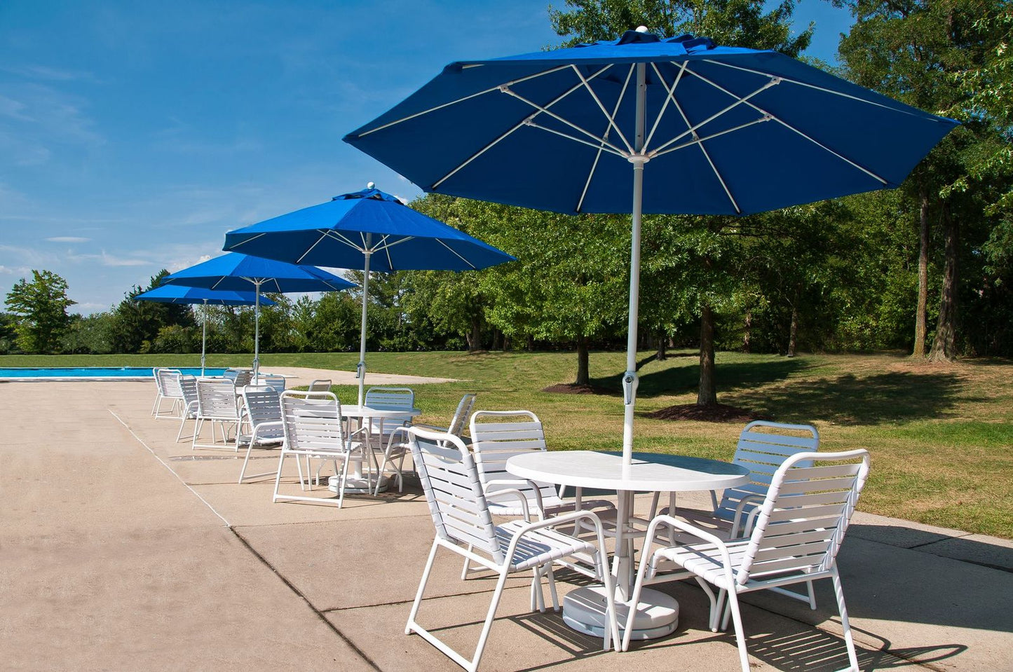 Monterey 9' Octagon Crank Lift Non Tilt Umbrella