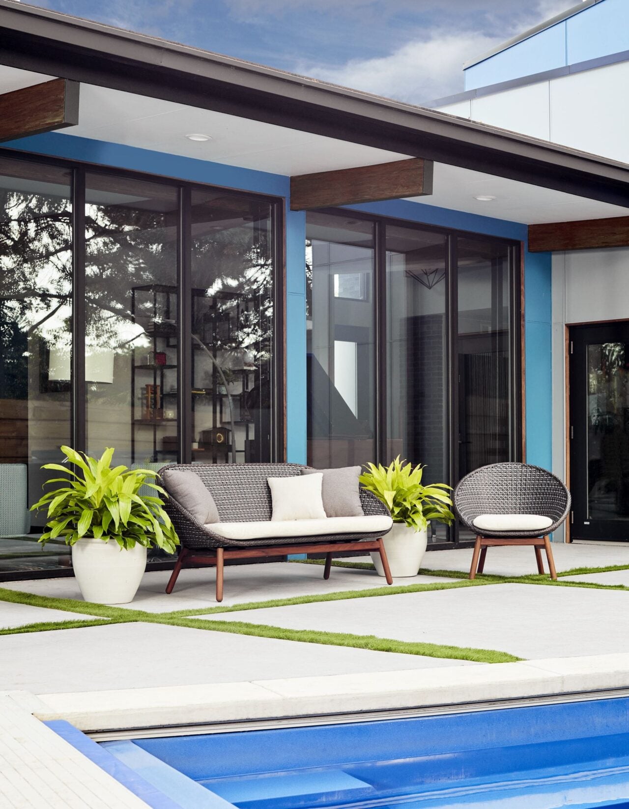 Nest Loveseat