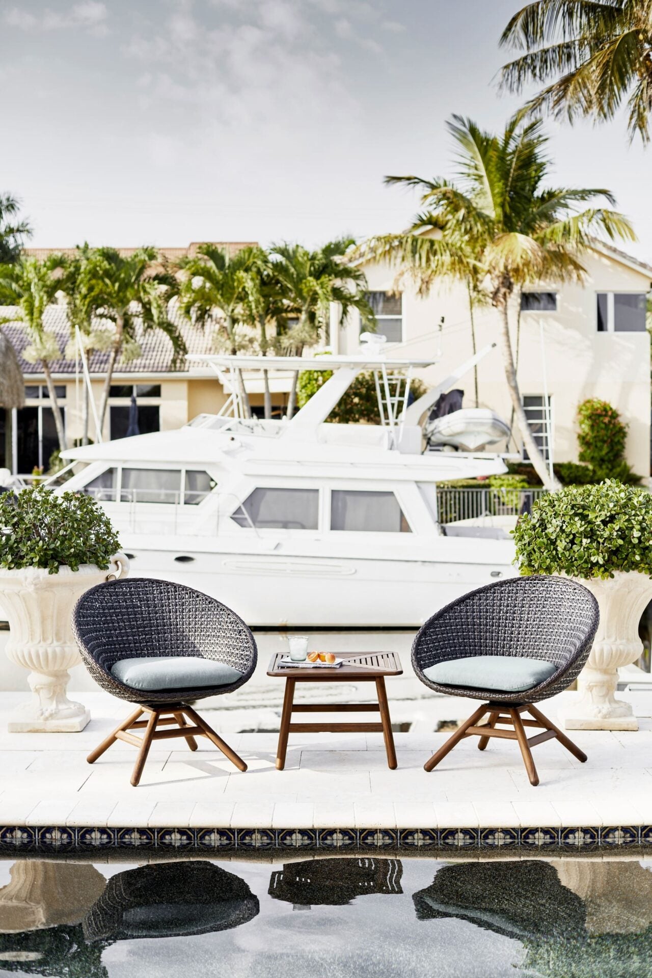 Nest Swivel Lounge Chair