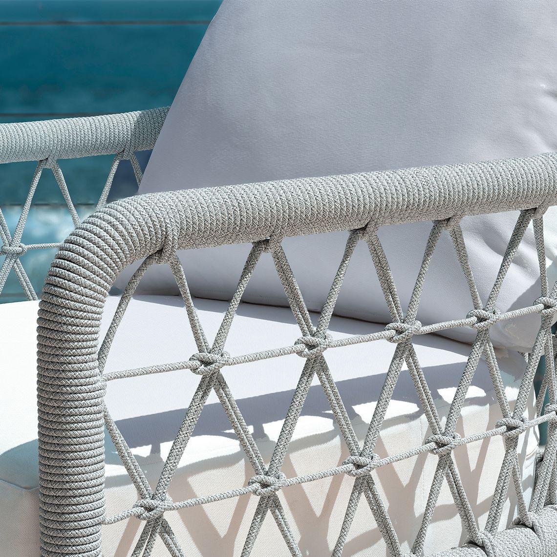 Nevis Settee