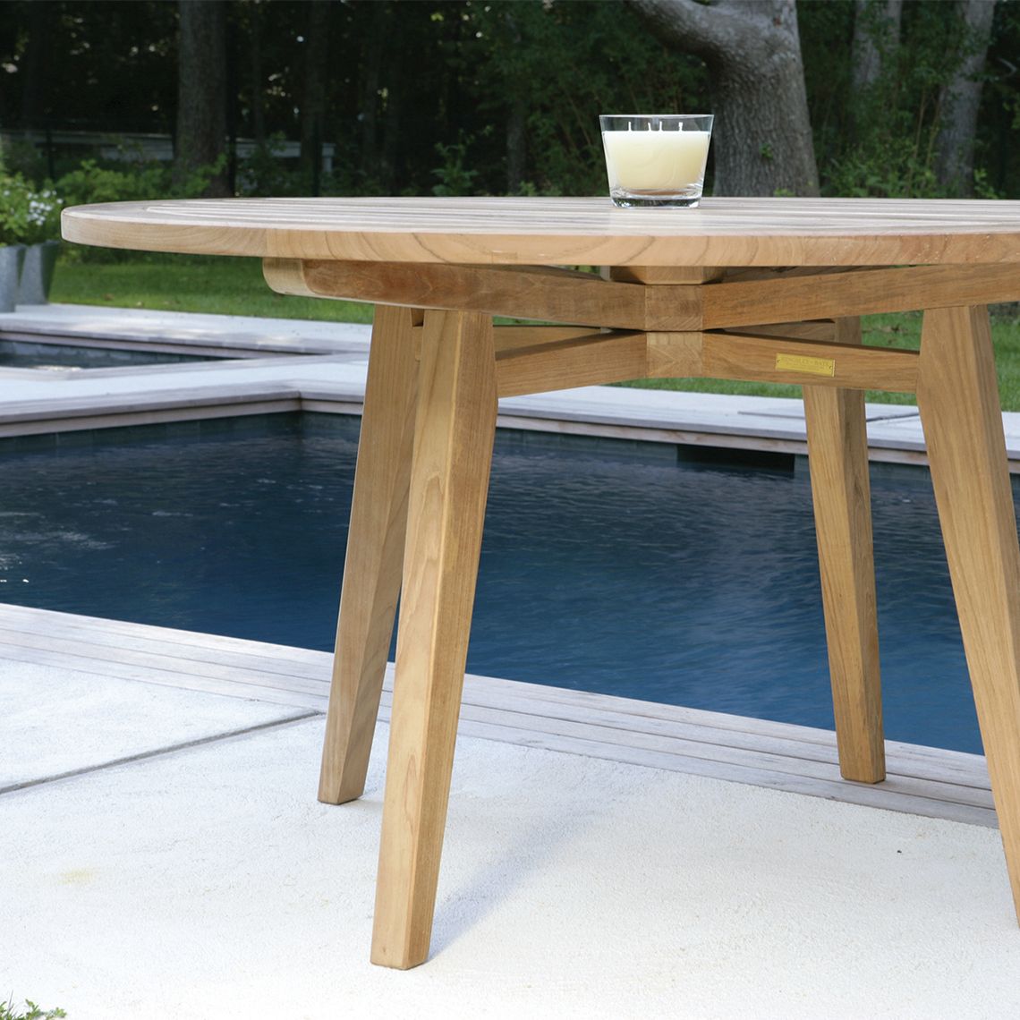 Algarve 52" Round Dining Table