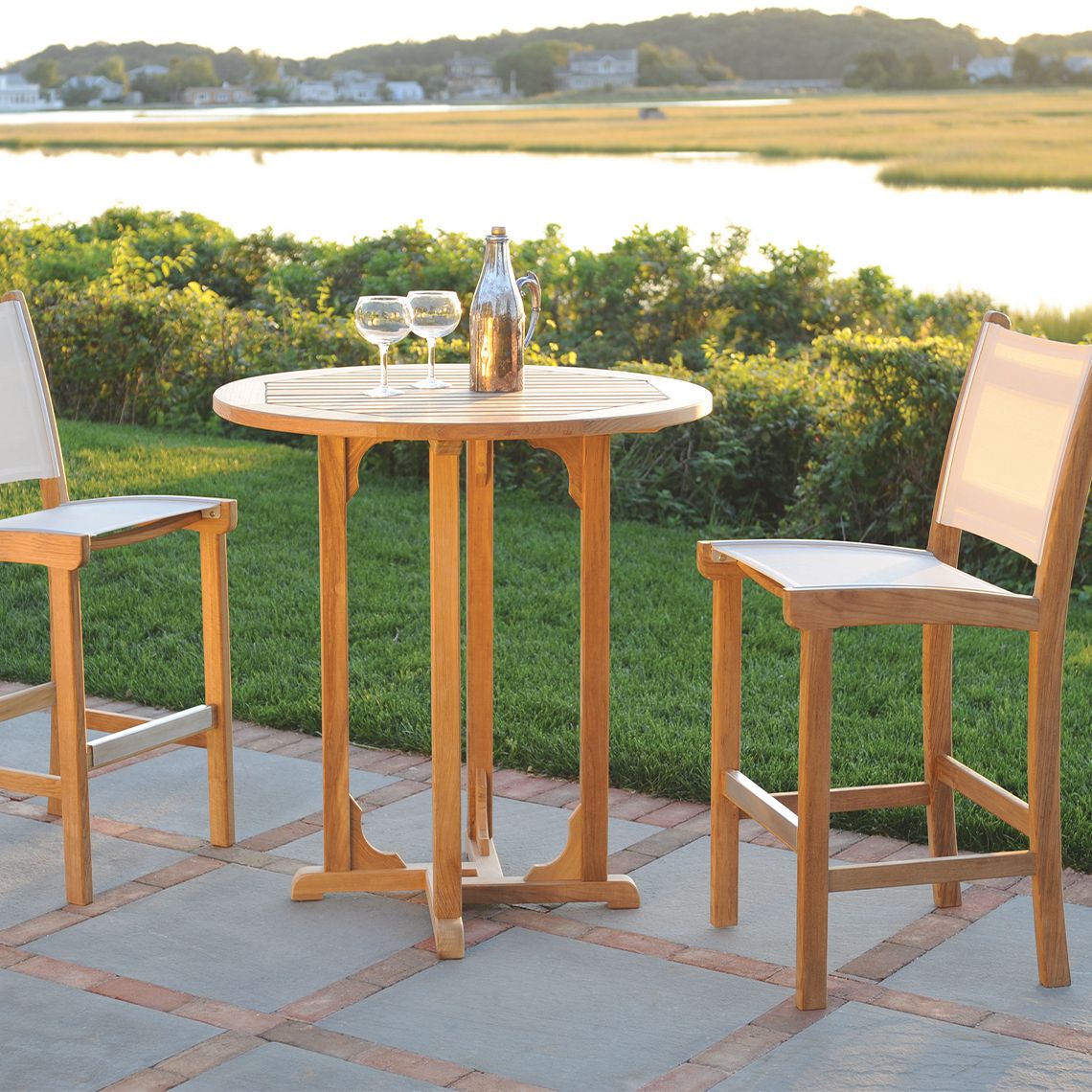 Essex 36" Round Bar Table